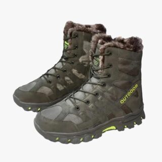 Botte de neige homme verte de style décontracté dans la neige