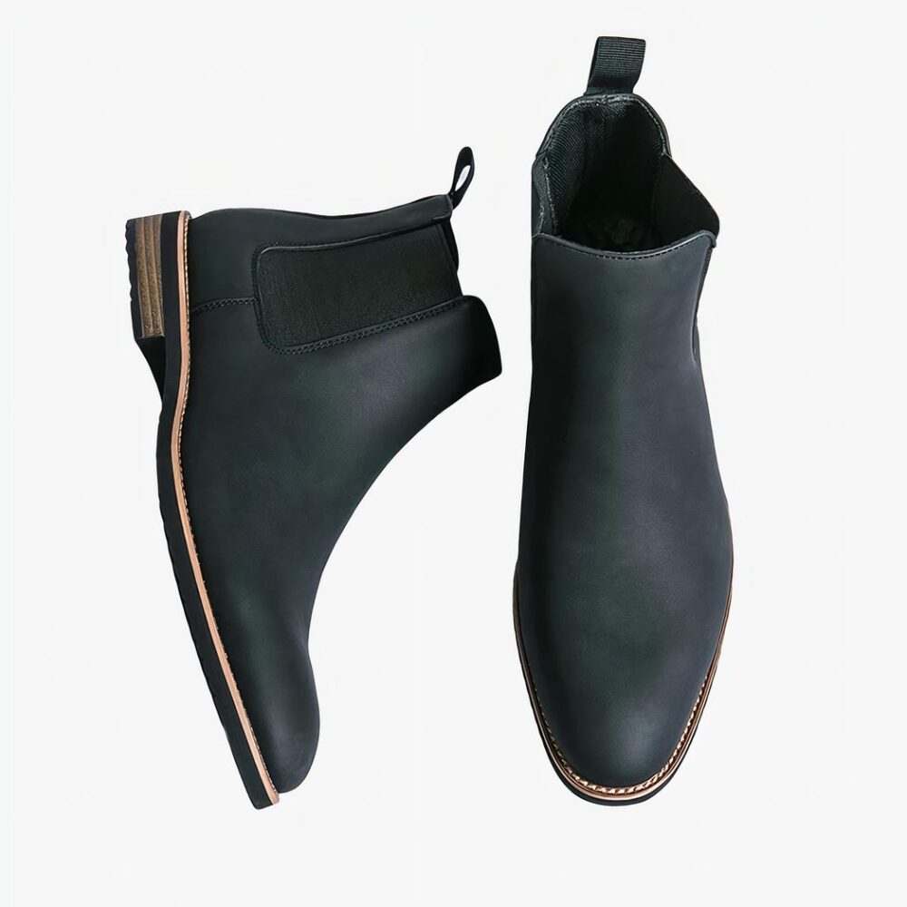 Botte cavalier homme noir et design sur fond blanc