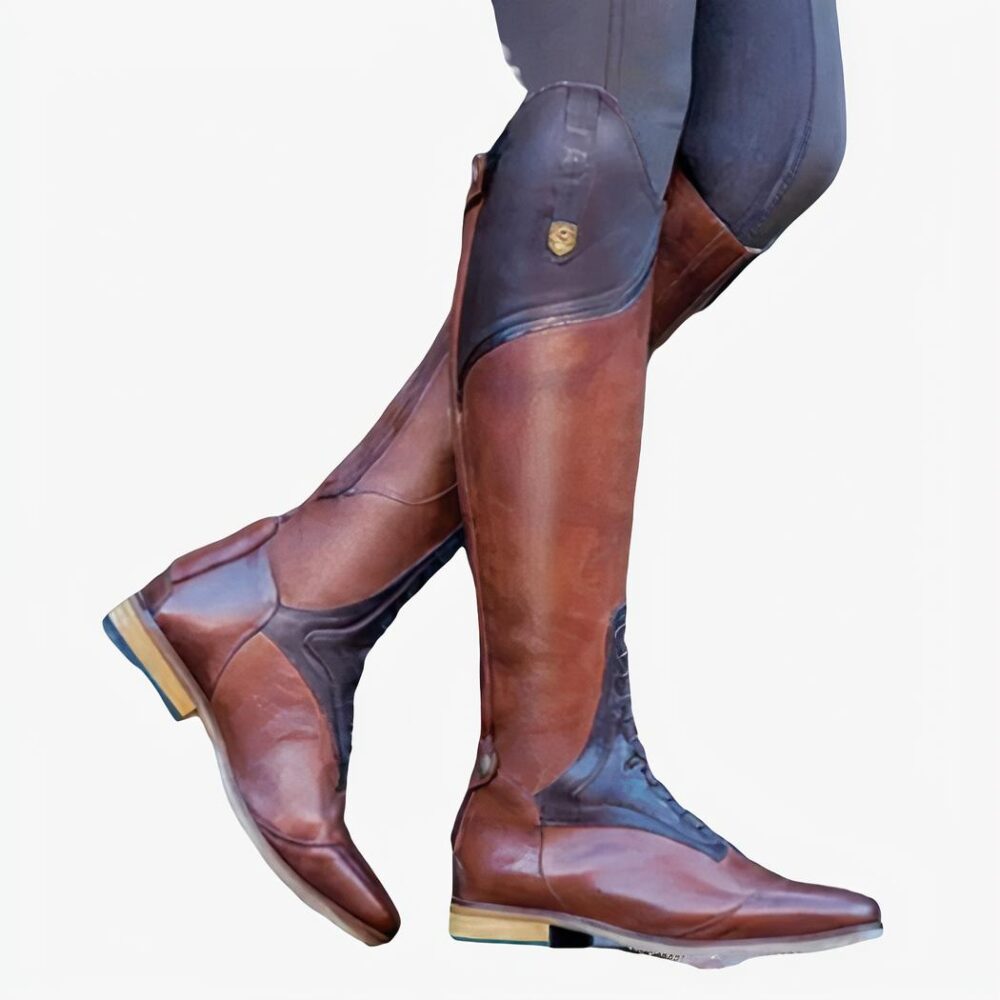 Botte cavalière femme haute et pointue avec talon sur une femme