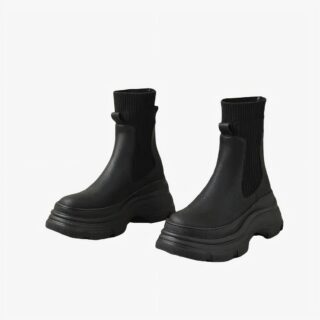 Botte chaussette femme de style décontracté sur fond beige