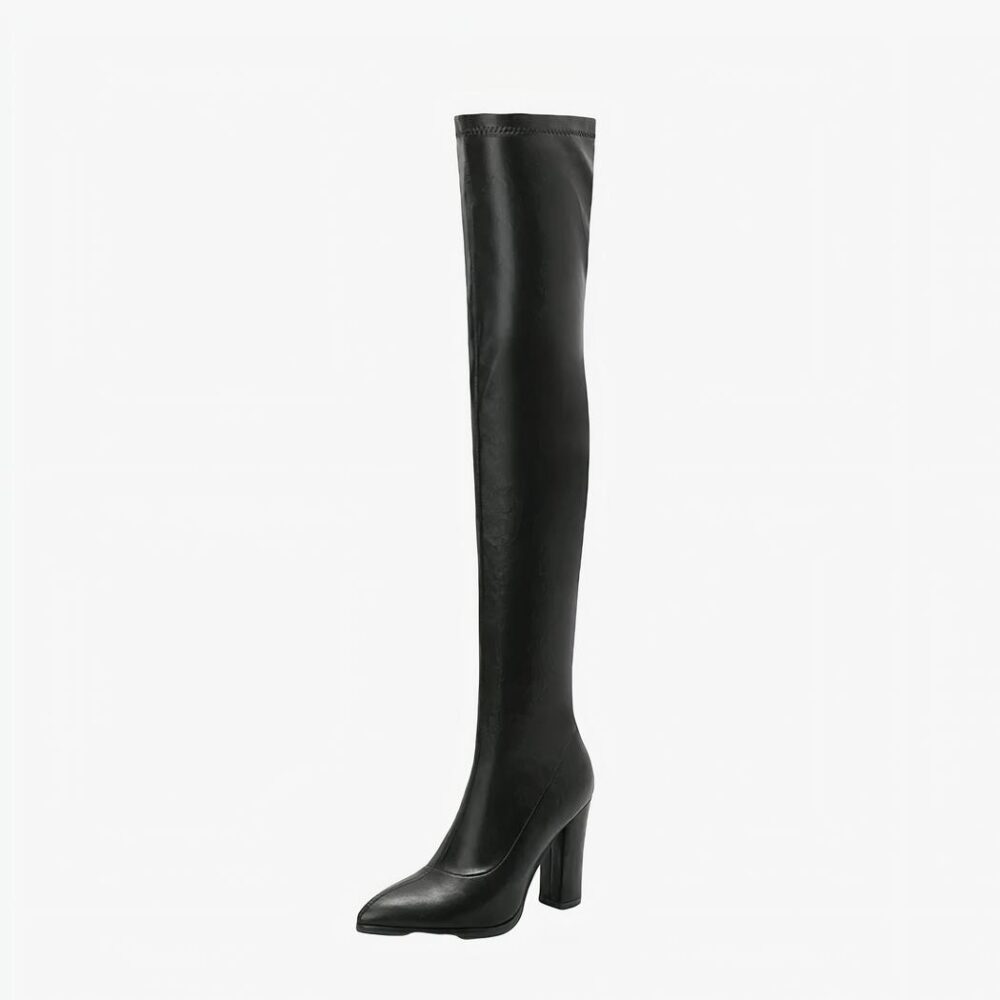 Botte cuissarde femme noire en simili cuir à talon sur fond blanc