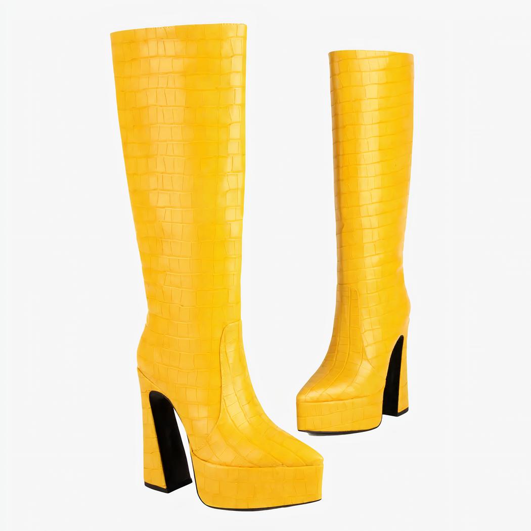 Botte jaune tendance à imprimé crocodile sur fond blanc