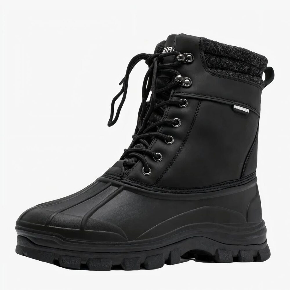 Botte de marche homme chaude et polyvalente sur fond blanc