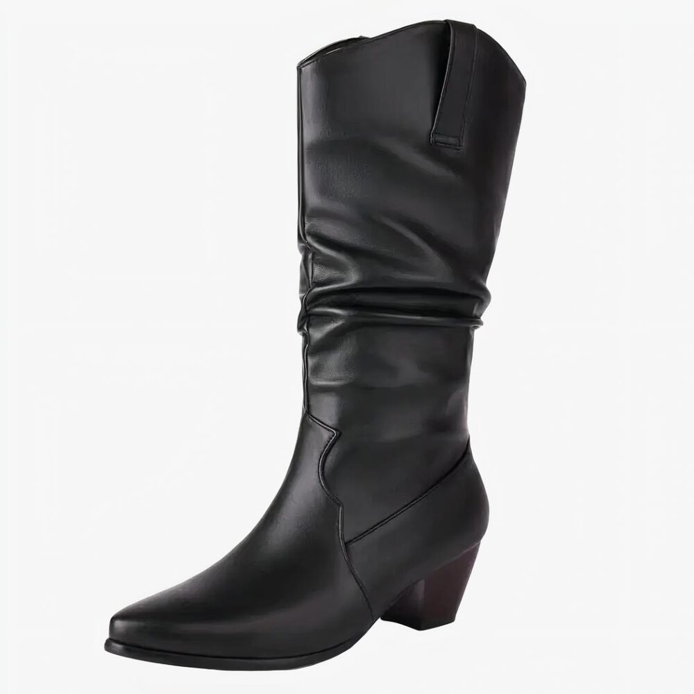 Botte mi haute femme plissée avec talon sur fond blanc