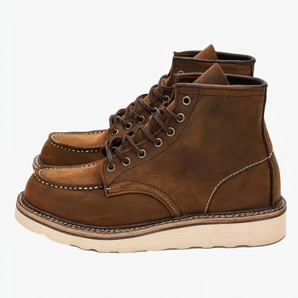 Botte mi-haute homme en cuir robuste et classe sur fond blanc