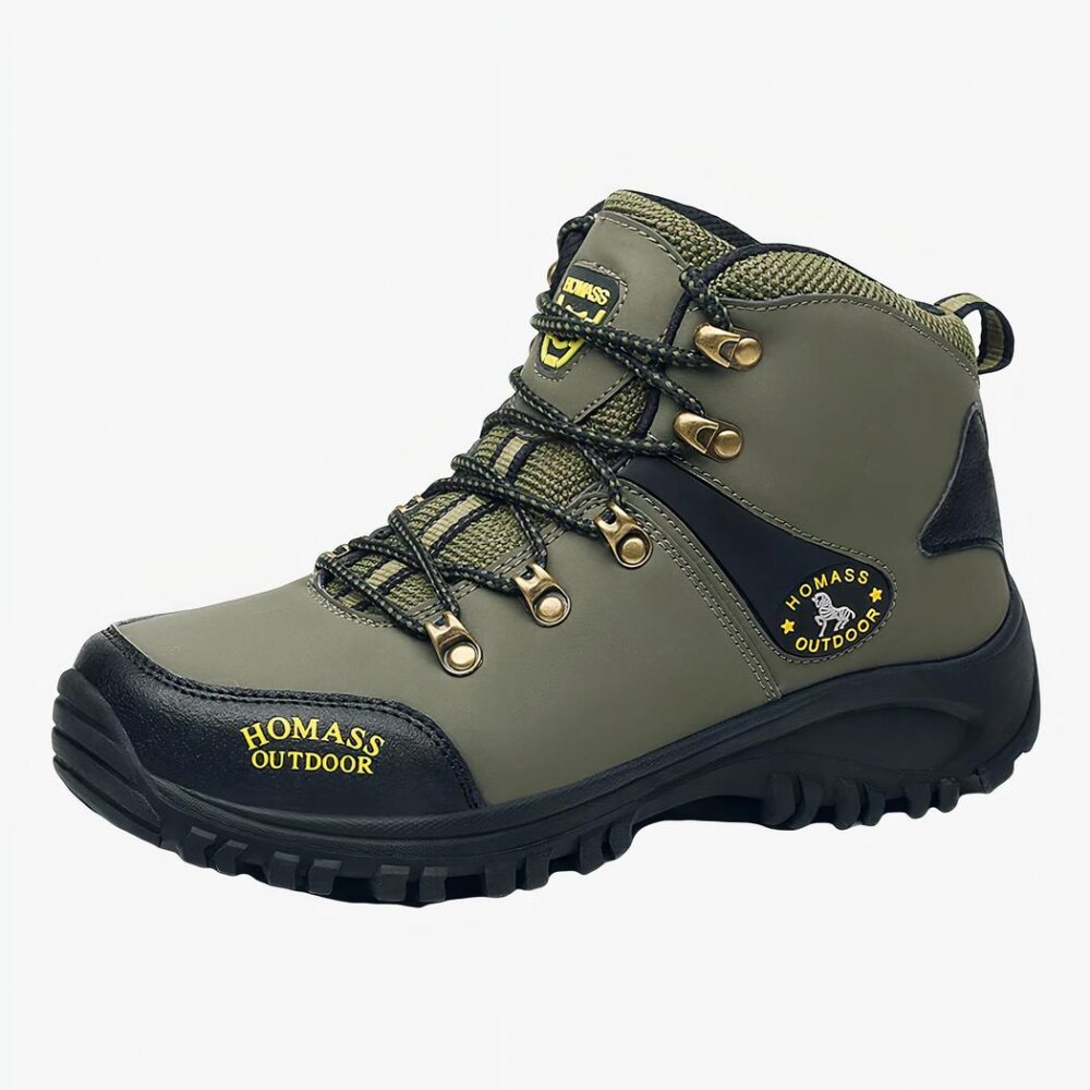 Botte militaire homme étanche et design sur fond gris