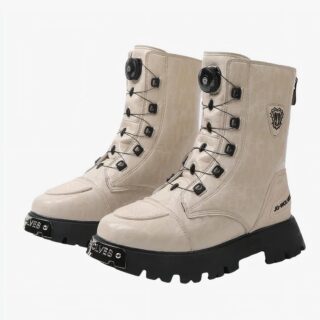 Botte moto femme beige avec semelle épaisse sur fond blanc