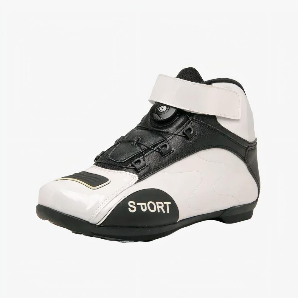 Botte moto femme en cuir avec scratch sur fond blanc
