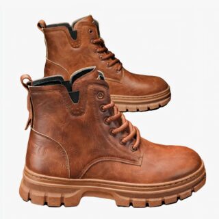 Botte moto homme imperméable style décontracté sur fond marron