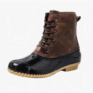 Botte de neige homme imperméable et originale sur fond blanc