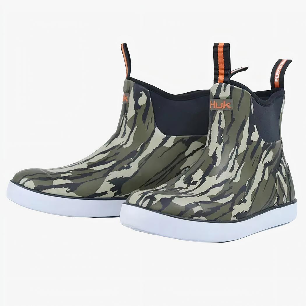 Botte de pêche imperméable au design militaire sur fond blanc