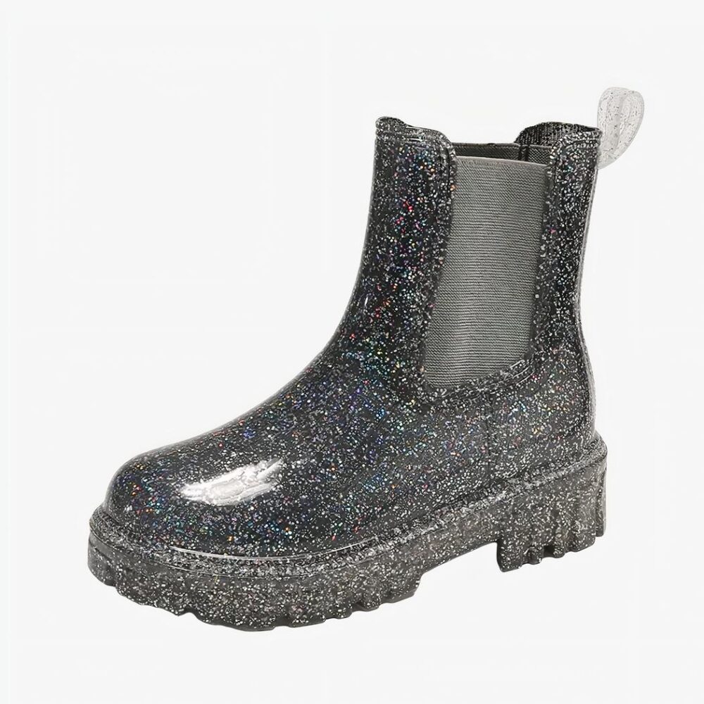 Botte de pluie imperméable à paillettes sur fond blanc