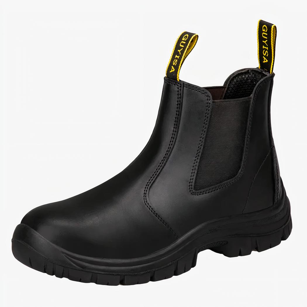 Botte de sécurité robuste et confortable en cuir sur fond blanc