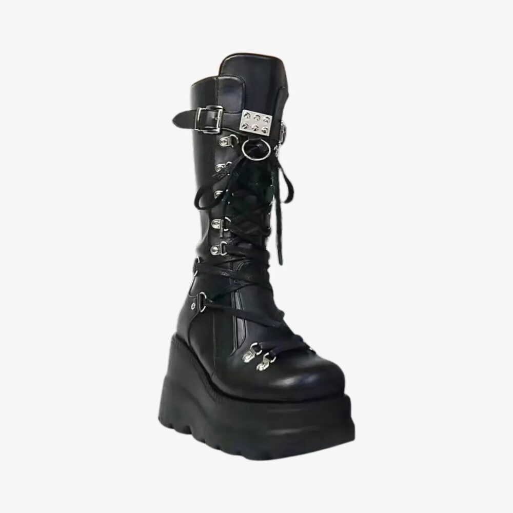 Botte gothique femme pour le cosplay sur fond blanc