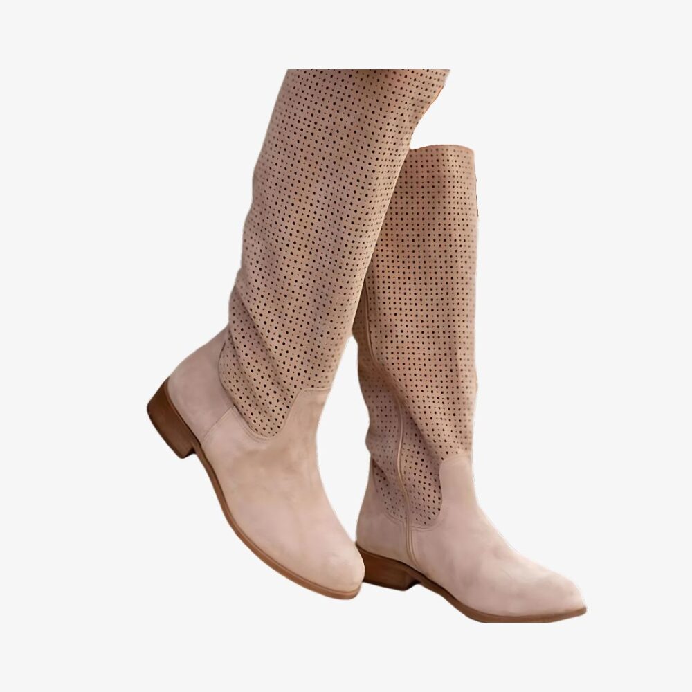 Botte large de style perforé en toile sur fond blanc