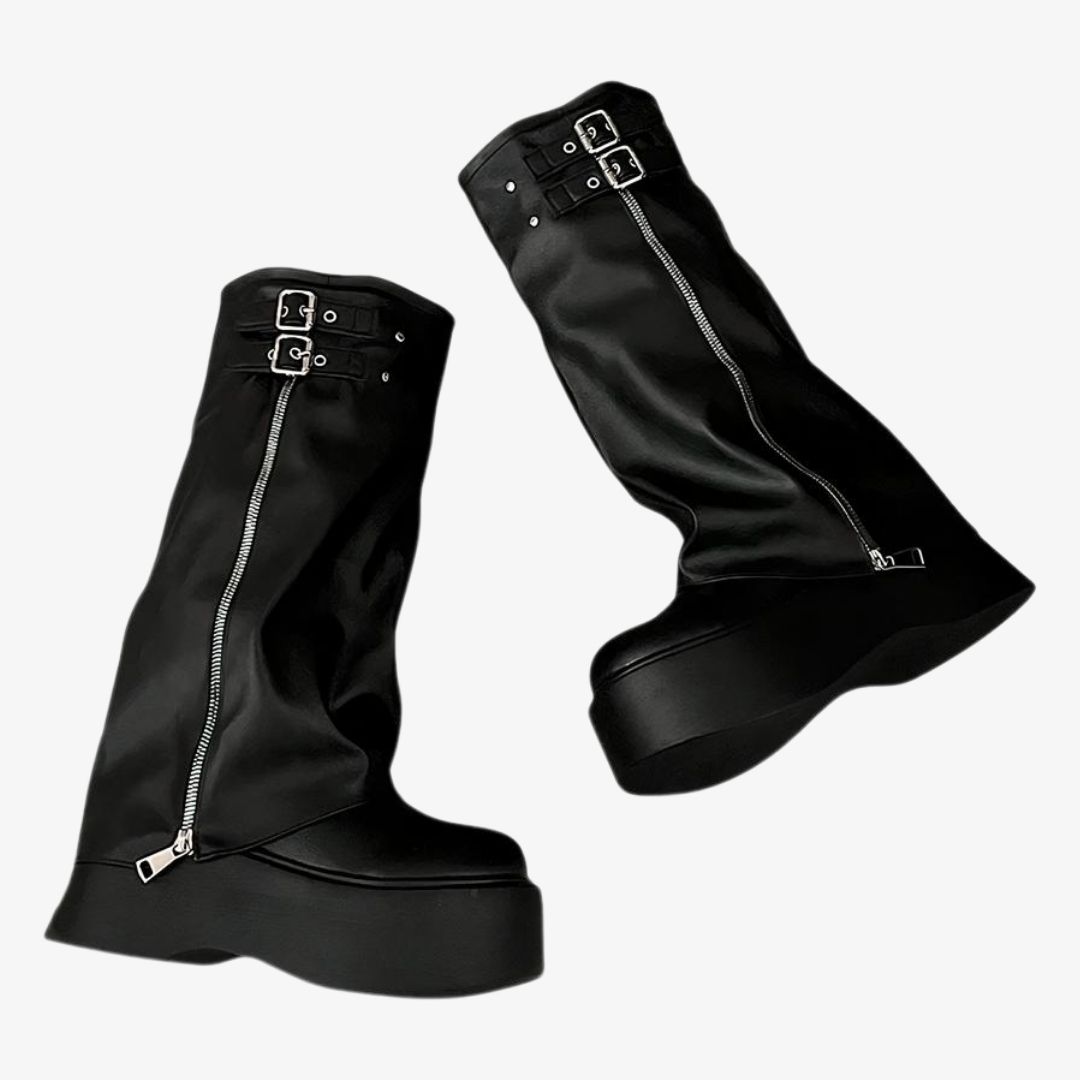 Botte mi-haute noire à fermeture éclair pour femme sur fond blanc