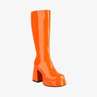 Botte orange chic et brillante sur fond blanc