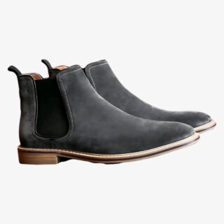 Bottine homme grise et chic effet daim sur fond blanc